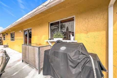 Снять в аренду виллу или дом в Лодерхилл, Флорида 3 спальни, 186.18м2, № 2066682 - фото 24