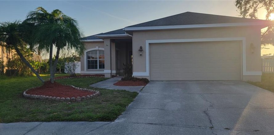 House in Bradenton, Florida 3 bedrooms, 140.93 sq.m. № 1735450