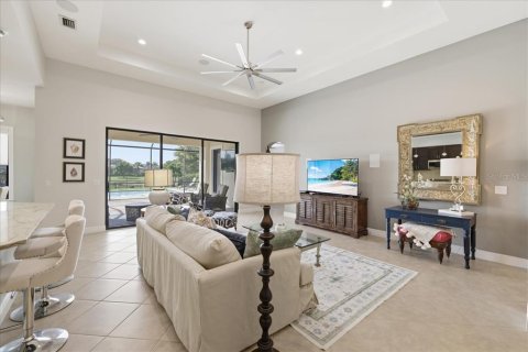 House in Fort Myers, Florida 3 bedrooms, 229.1 sq.m. № 2142021 - photo 4