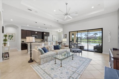 House in Fort Myers, Florida 3 bedrooms, 229.1 sq.m. № 2142021 - photo 5