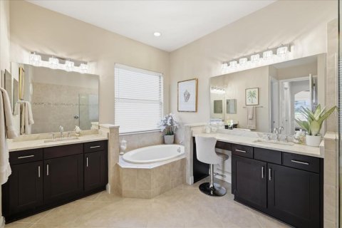 House in Fort Myers, Florida 3 bedrooms, 229.1 sq.m. № 2142021 - photo 21