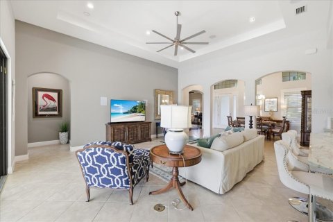 House in Fort Myers, Florida 3 bedrooms, 229.1 sq.m. № 2142021 - photo 6