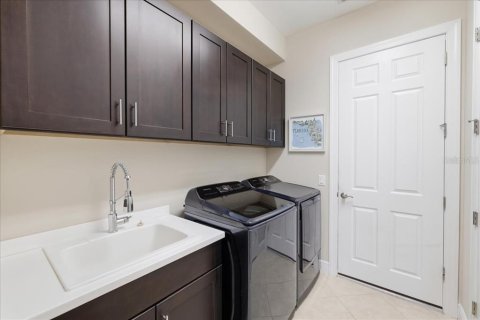 House in Fort Myers, Florida 3 bedrooms, 229.1 sq.m. № 2142021 - photo 29
