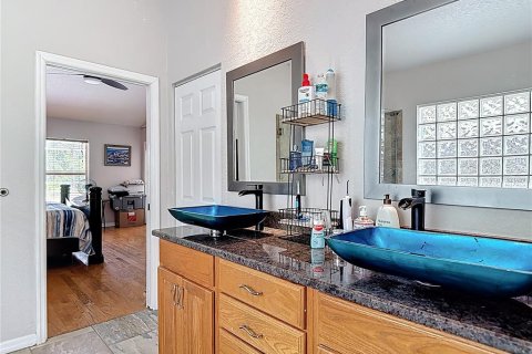House in Palm Harbor, Florida 4 bedrooms, 190.64 sq.m. № 1723385 - photo 20