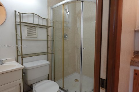 Commercial property in Miami, Florida 1 bedroom, 173.54 sq.m. № 2079353 - photo 18