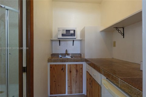 Commercial property in Miami, Florida 1 bedroom, 173.54 sq.m. № 2079353 - photo 12