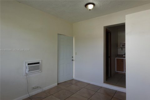 Commercial property in Miami, Florida 1 bedroom, 173.54 sq.m. № 2079353 - photo 5