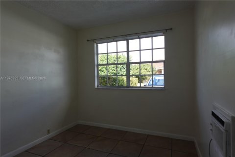 Commercial property in Miami, Florida 1 bedroom, 173.54 sq.m. № 2079353 - photo 8