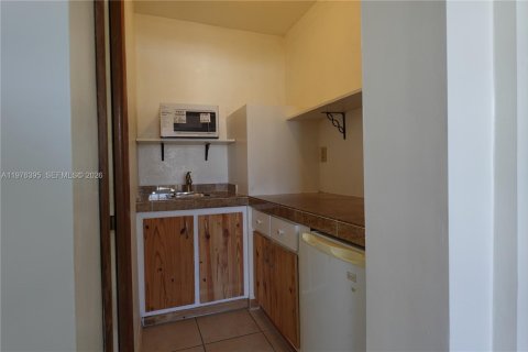 Commercial property in Miami, Florida 1 bedroom, 173.54 sq.m. № 2079353 - photo 11
