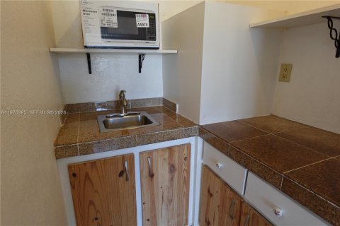 Commercial property in Miami, Florida 1 bedroom, 173.54 sq.m. № 2079353 - photo 14
