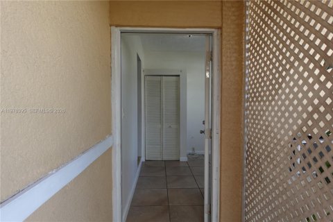 Commercial property in Miami, Florida 1 bedroom, 173.54 sq.m. № 2079353 - photo 3