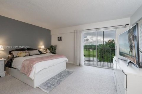 Condominio en alquiler en Pembroke Pines, Florida, 1 dormitorio, 75.34 m2 № 1933923 - foto 14