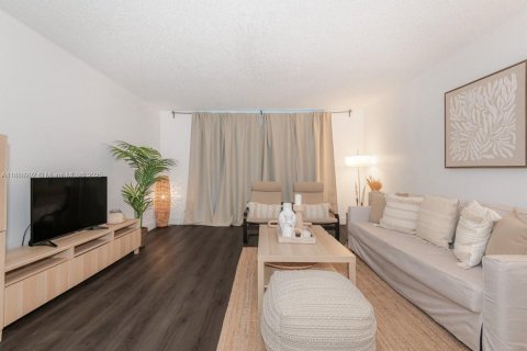 Снять в аренду кондоминиум в Майами-Бич, Флорида 1 спальня, 89.19м2, № 1941086 - фото 4