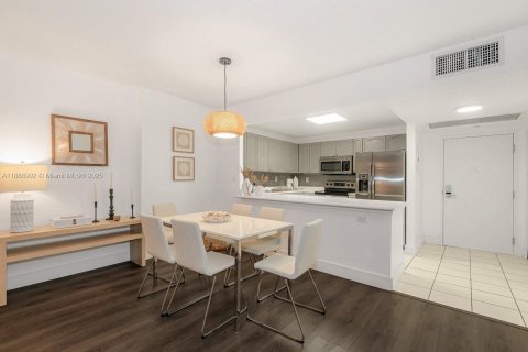 Снять в аренду кондоминиум в Майами-Бич, Флорида 1 спальня, 89.19м2, № 1941086 - фото 11