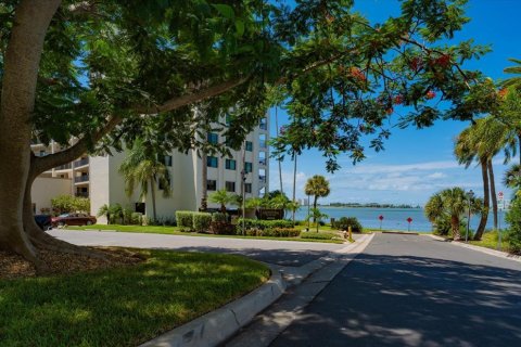 Condominio en venta en Clearwater, Florida, 2 dormitorios, 201.6 m2 № 2321384 - foto 25