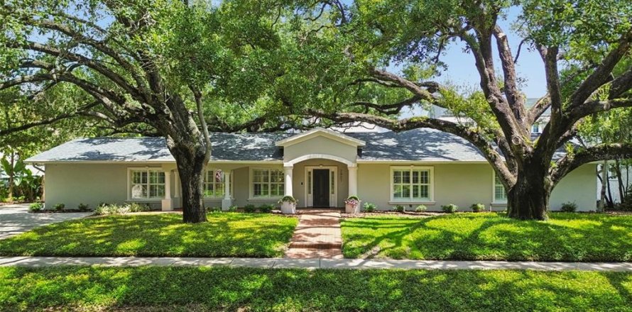 Villa ou maison à Tampa, Floride 4 chambres, 361.11 m2 № 2315179