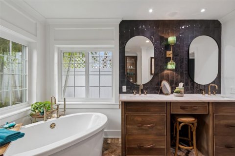 Villa ou maison à vendre à Tampa, Floride: 4 chambres, 361.11 m2 № 2315179 - photo 6