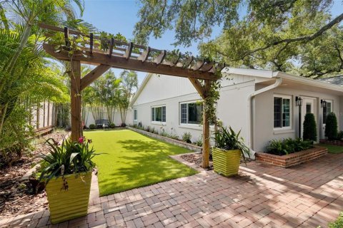 Villa ou maison à vendre à Tampa, Floride: 4 chambres, 361.11 m2 № 2315179 - photo 9