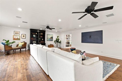 Villa ou maison à vendre à Tampa, Floride: 4 chambres, 361.11 m2 № 2315179 - photo 24