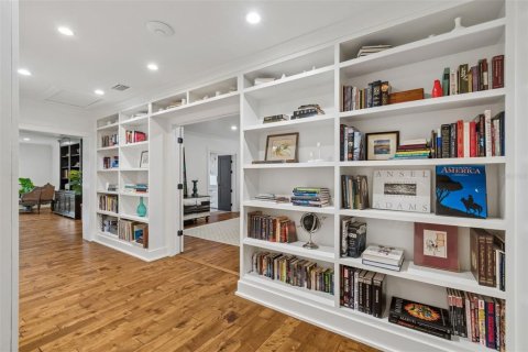 Villa ou maison à vendre à Tampa, Floride: 4 chambres, 361.11 m2 № 2315179 - photo 25