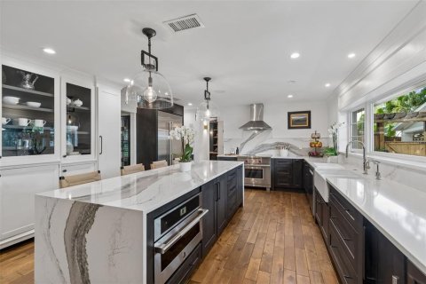 Villa ou maison à vendre à Tampa, Floride: 4 chambres, 361.11 m2 № 2315179 - photo 15