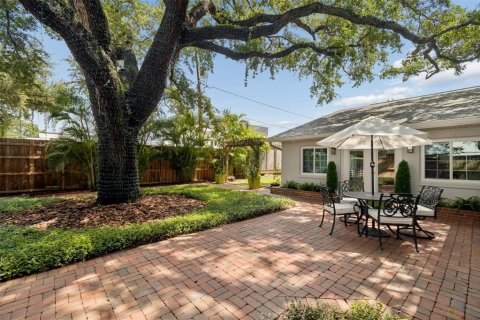 Villa ou maison à vendre à Tampa, Floride: 4 chambres, 361.11 m2 № 2315179 - photo 8