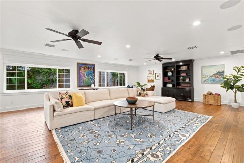 Villa ou maison à vendre à Tampa, Floride: 4 chambres, 361.11 m2 № 2315179 - photo 4