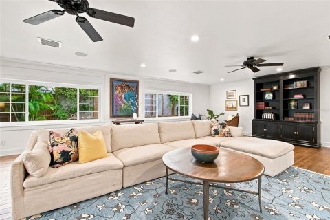 Villa ou maison à vendre à Tampa, Floride: 4 chambres, 361.11 m2 № 2315179 - photo 22