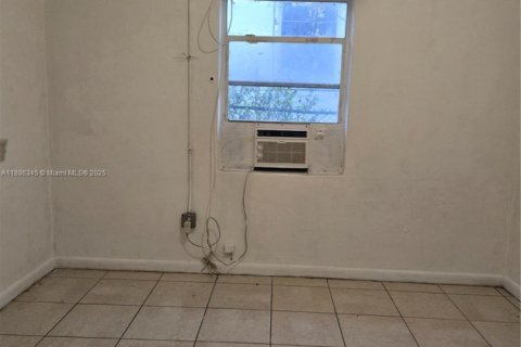Снять в аренду коммерческую недвижимость в Хомстед, Флорида 1 спальня, 382.94м2, № 1933263 - фото 4