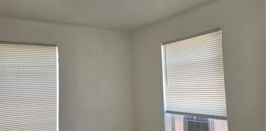 Коммерческая недвижимость в Хомстед, Флорида 1 спальня, 382.94м2 № 1933263