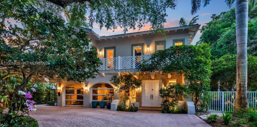 Casa en Miami, Florida 4 dormitorios, 324.32 m2 № 2066627