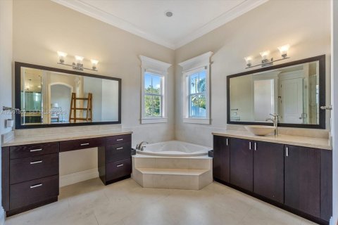 Casa en venta en Miami, Florida, 4 dormitorios, 324.32 m2 № 2066627 - foto 23