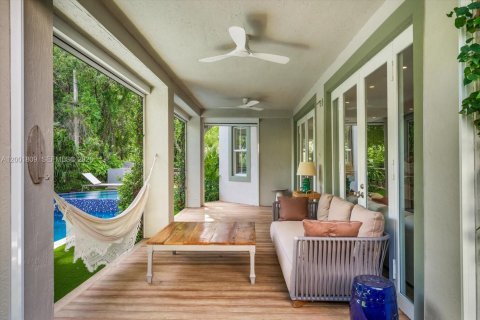 Casa en venta en Miami, Florida, 4 dormitorios, 324.32 m2 № 2066627 - foto 17