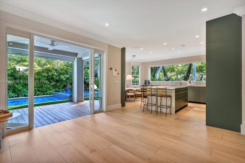 Casa en venta en Miami, Florida, 4 dormitorios, 324.32 m2 № 2066627 - foto 15