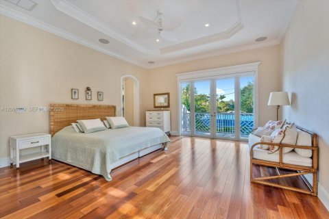 Casa en venta en Miami, Florida, 4 dormitorios, 324.32 m2 № 2066627 - foto 18
