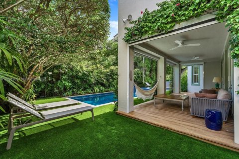 Casa en venta en Miami, Florida, 4 dormitorios, 324.32 m2 № 2066627 - foto 5