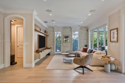 Casa en venta en Miami, Florida, 4 dormitorios, 324.32 m2 № 2066627 - foto 13