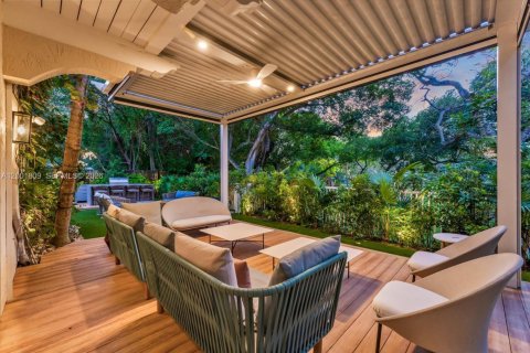 Casa en venta en Miami, Florida, 4 dormitorios, 324.32 m2 № 2066627 - foto 3