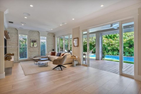 Casa en venta en Miami, Florida, 4 dormitorios, 324.32 m2 № 2066627 - foto 14