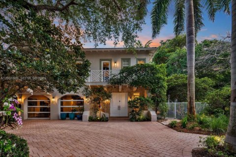 Casa en venta en Miami, Florida, 4 dormitorios, 324.32 m2 № 2066627 - foto 2