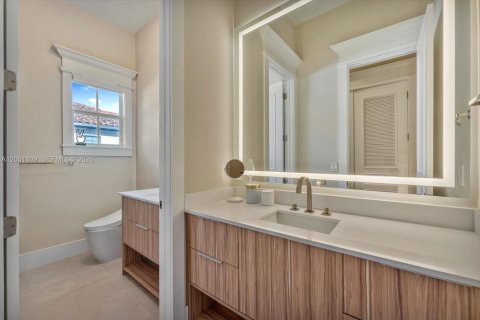 Casa en venta en Miami, Florida, 4 dormitorios, 324.32 m2 № 2066627 - foto 24