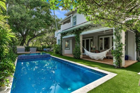 Casa en venta en Miami, Florida, 4 dormitorios, 324.32 m2 № 2066627 - foto 9