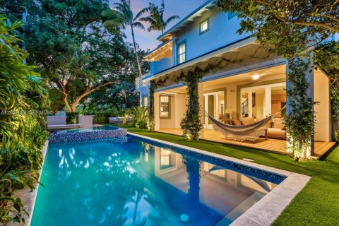 Casa en venta en Miami, Florida, 4 dormitorios, 324.32 m2 № 2066627 - foto 7