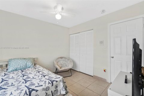 House in Miami, Florida 3 bedrooms, 129.13 sq.m. № 1941598 - photo 13