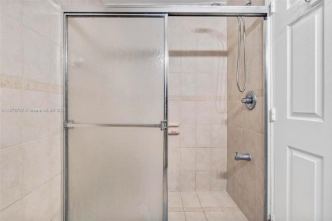 House in Miami, Florida 3 bedrooms, 129.13 sq.m. № 1941598 - photo 10