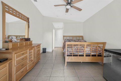 House in Miami, Florida 3 bedrooms, 129.13 sq.m. № 1941598 - photo 8