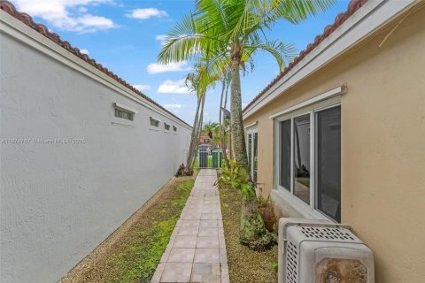 House in Miami, Florida 3 bedrooms, 129.13 sq.m. № 1941598 - photo 19