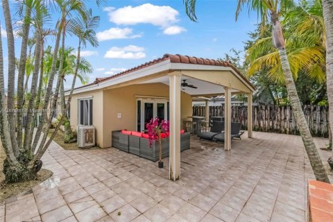 House in Miami, Florida 3 bedrooms, 129.13 sq.m. № 1941598 - photo 16