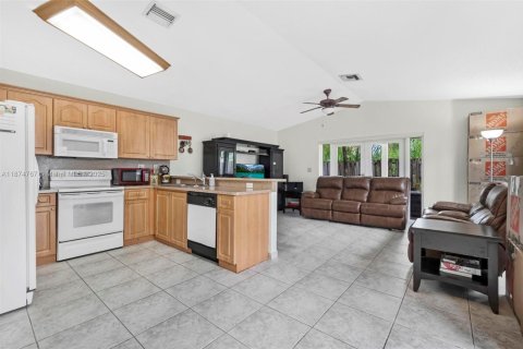 House in Miami, Florida 3 bedrooms, 129.13 sq.m. № 1941598 - photo 4