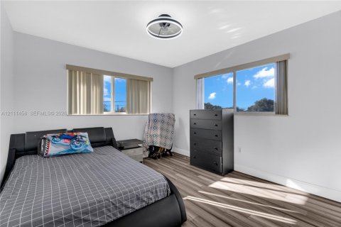 Casa en venta en Miami Gardens, Florida, 4 dormitorios, 194.72 m2 № 2428512 - foto 25
